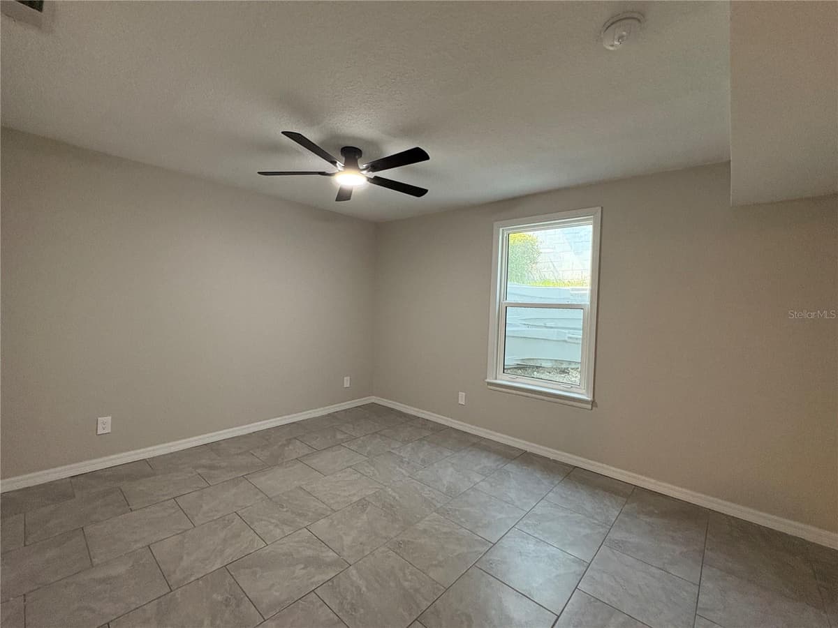 2094 PENN DRIVE — photo 10 of 27