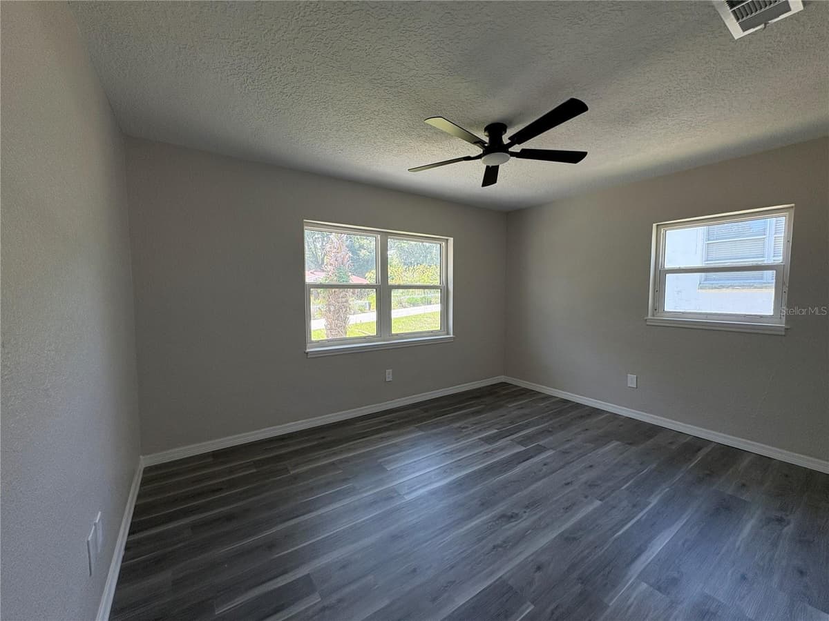 2094 PENN DRIVE — photo 18 of 27