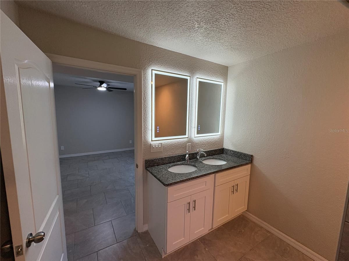 2094 PENN DRIVE — photo 14 of 27