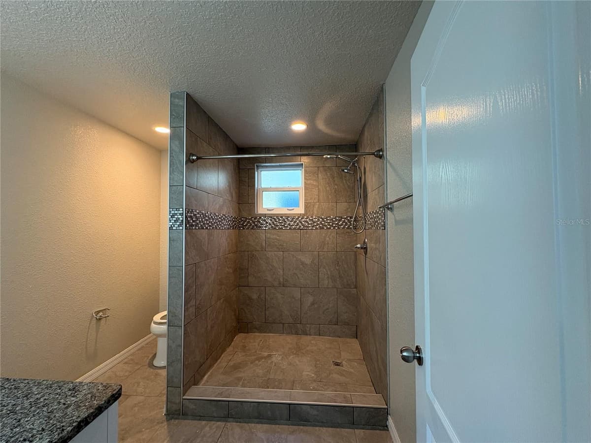 2094 PENN DRIVE — photo 13 of 27