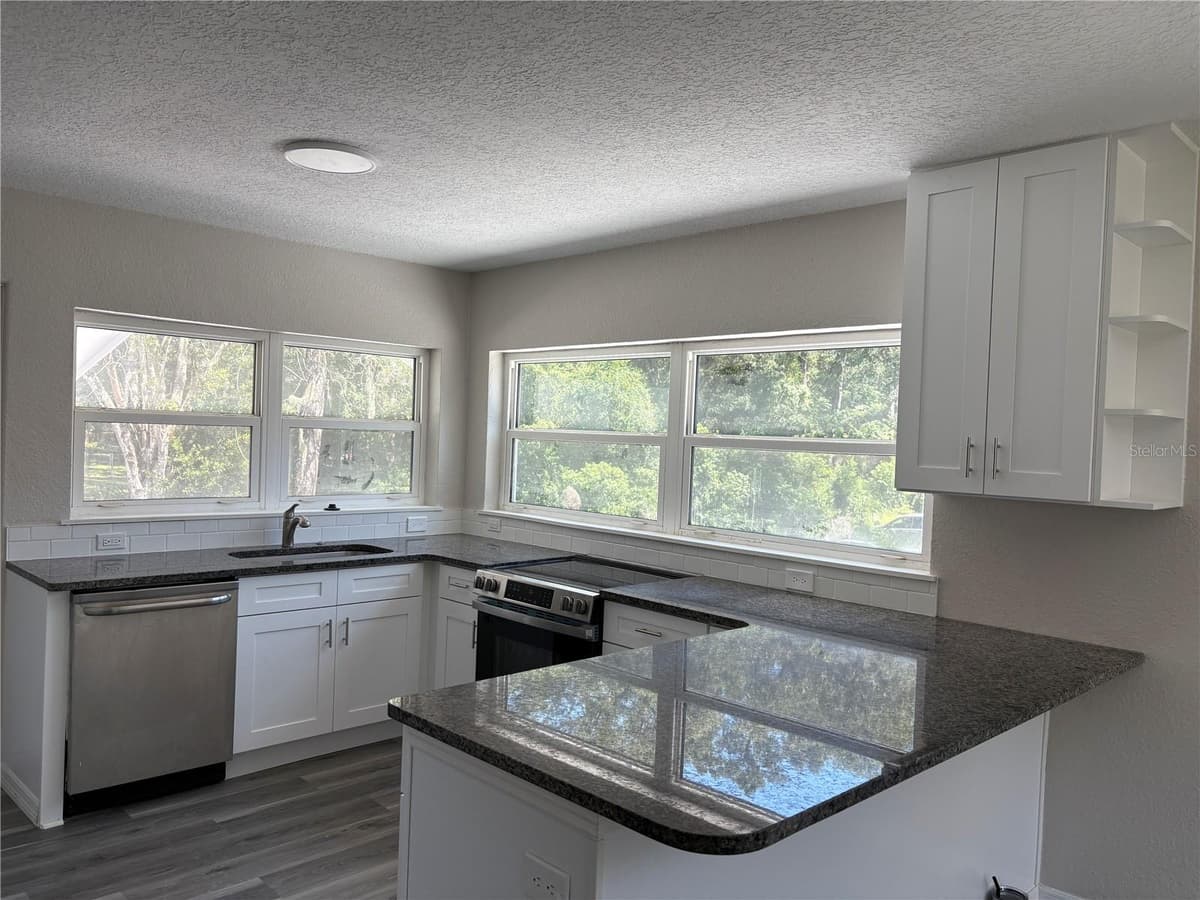 2094 PENN DRIVE — photo 8 of 27