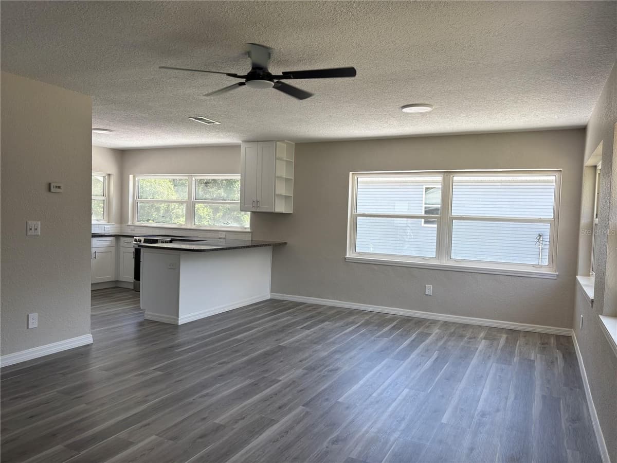 2094 PENN DRIVE — photo 4 of 27