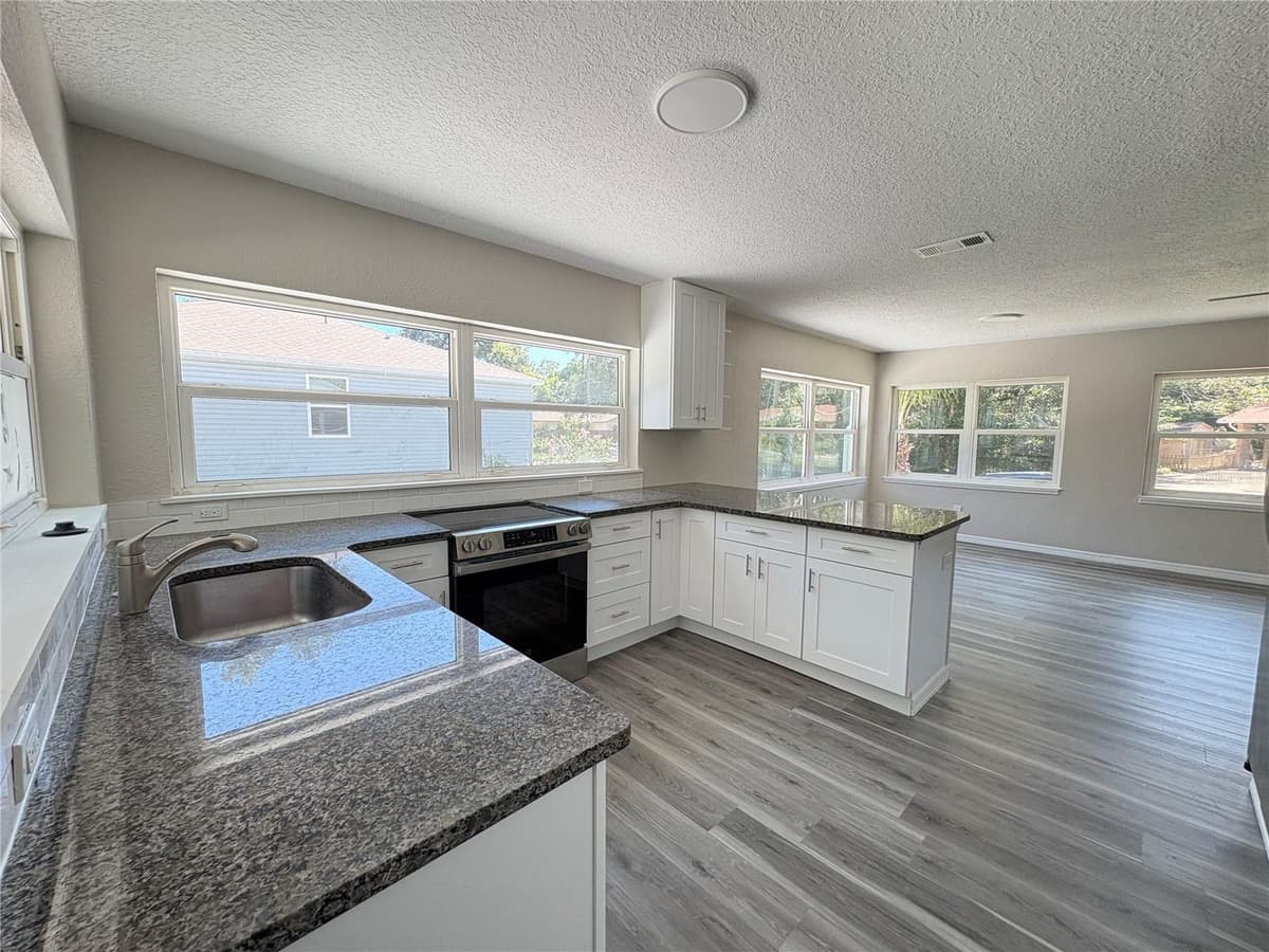 2094 PENN DRIVE — photo 9 of 27