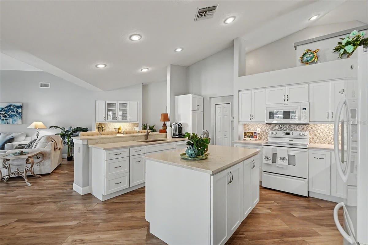2782 SCOBEE DRIVE — photo 15 of 38