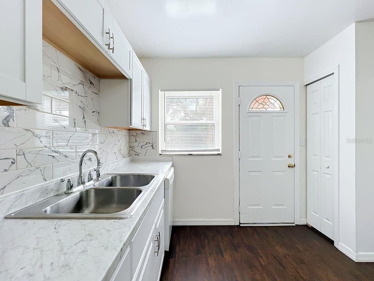 2437 MYRTLE AVENUE — photo 16 of 35