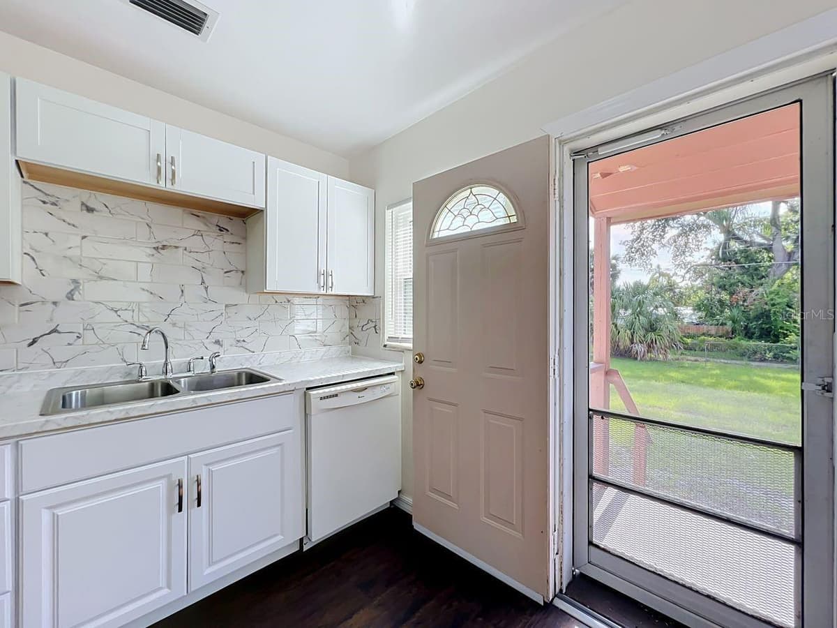 2437 MYRTLE AVENUE — photo 14 of 35