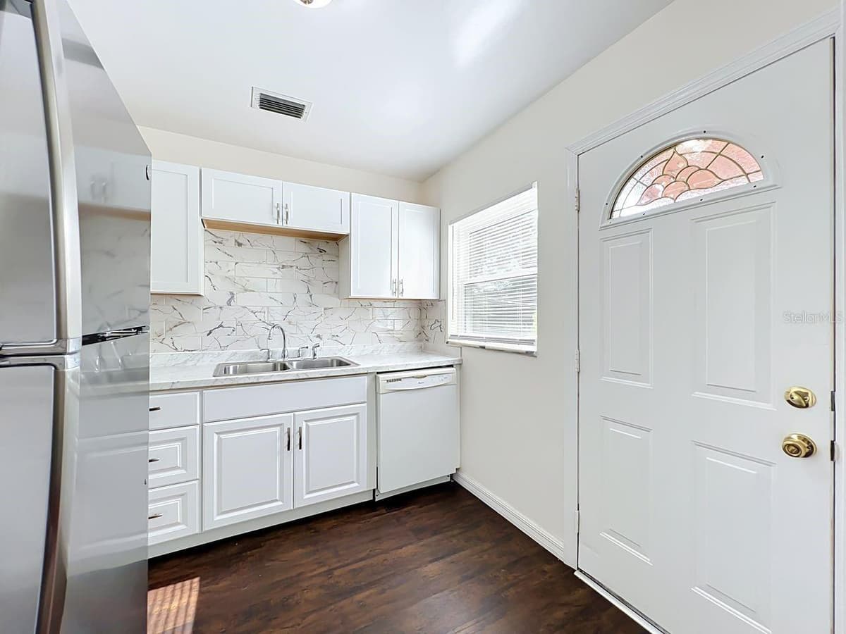 2437 MYRTLE AVENUE — photo 13 of 35