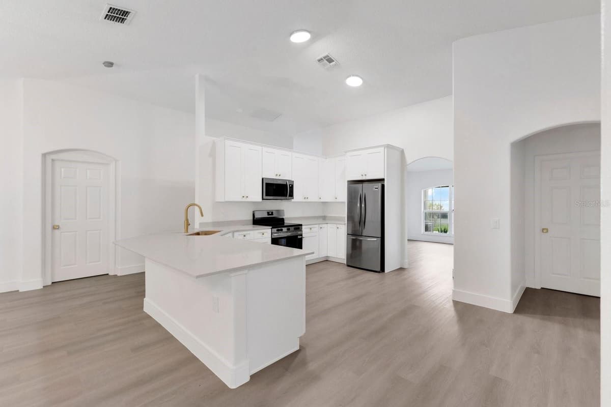 46 CORDONA DRIVE — photo 15 of 51