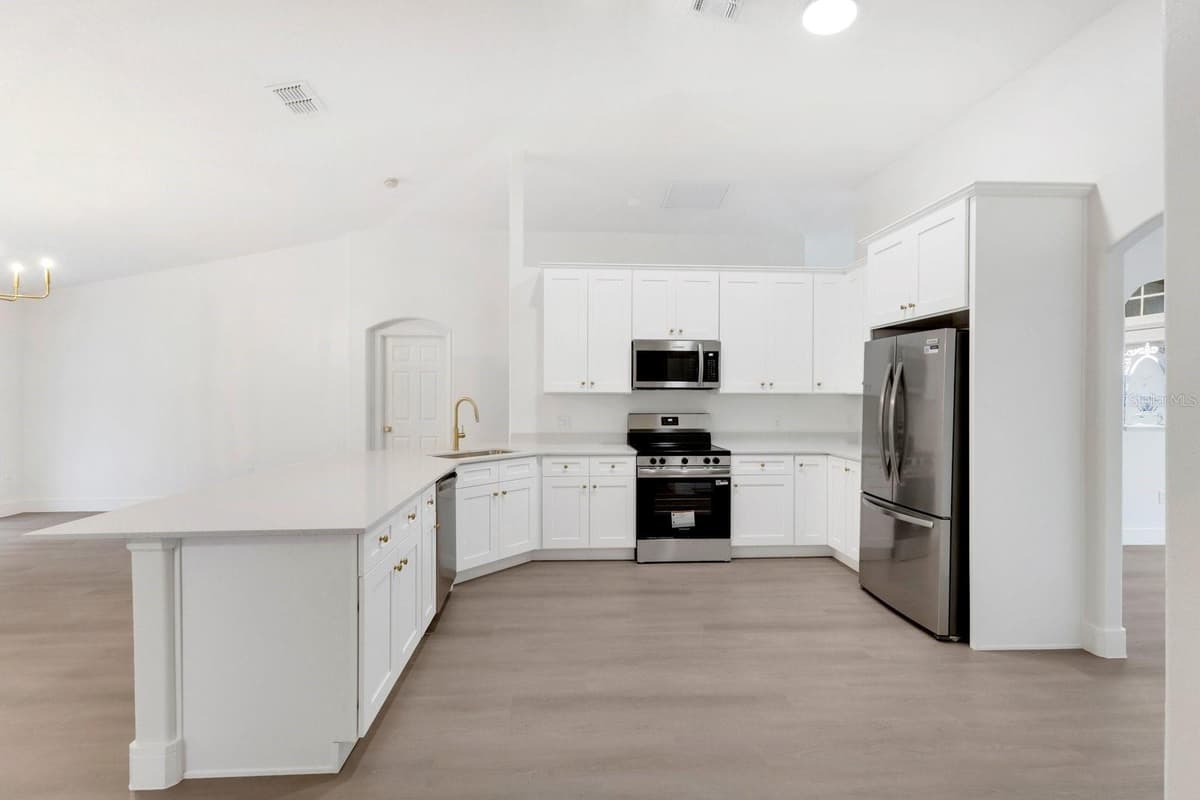 46 CORDONA DRIVE — photo 14 of 51