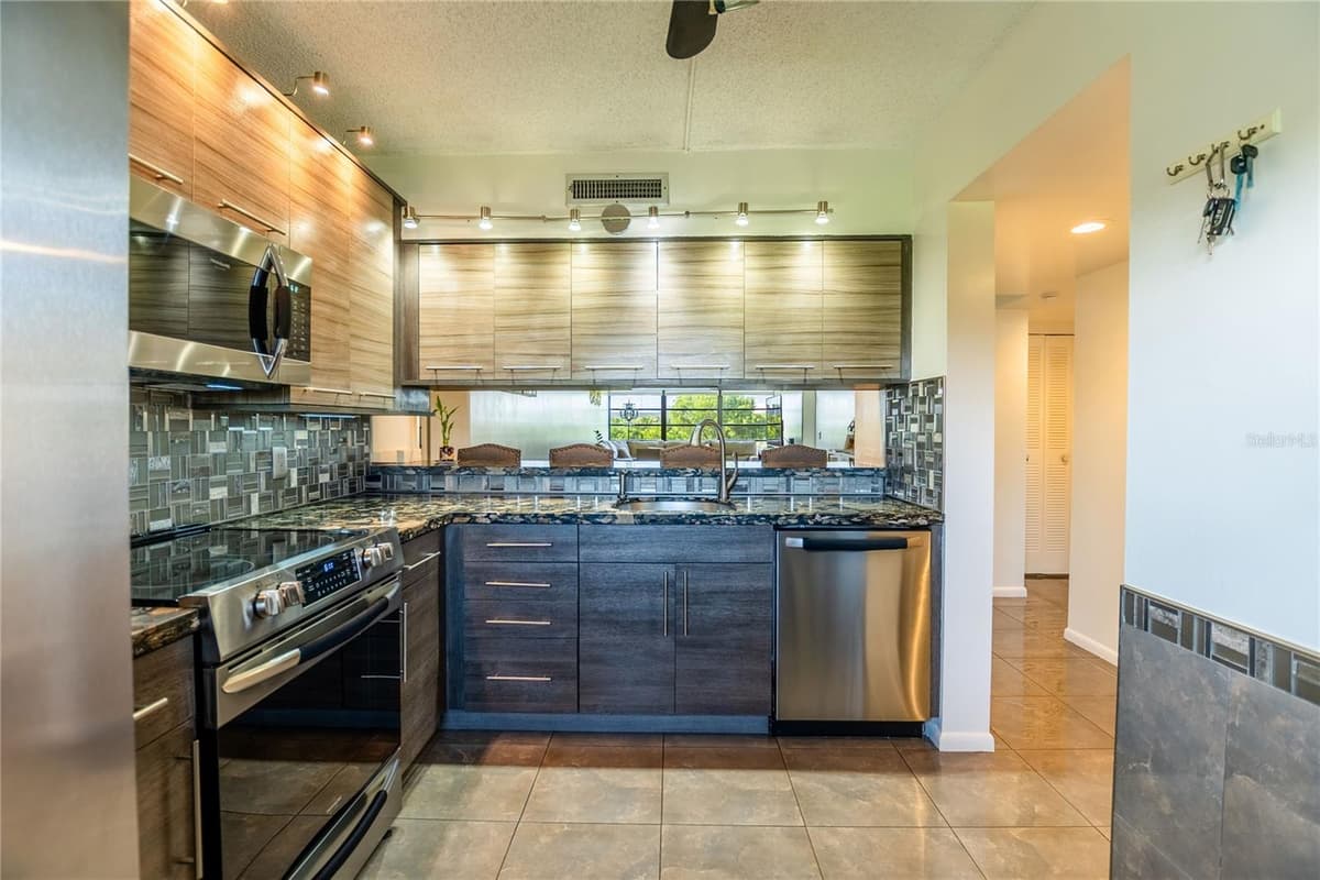 1508 WHITEHALL DRIVE — photo 11 of 42