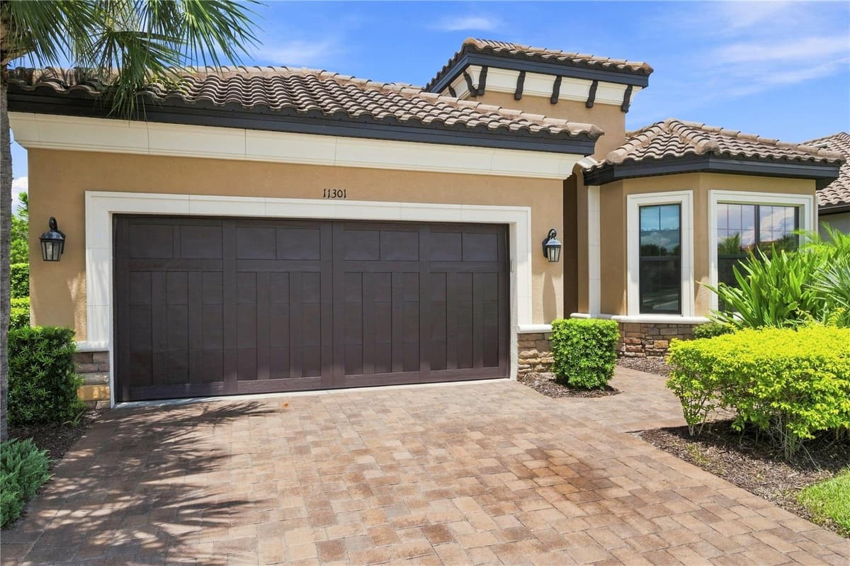 11301 JUGLANS DRIVE — photo 3 of 51