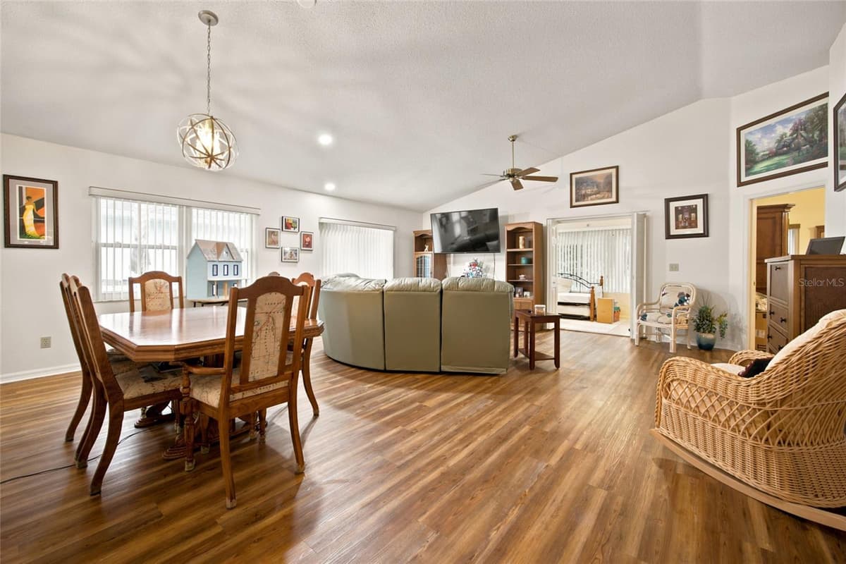 9201 91ST CIRCLE — photo 8 of 33