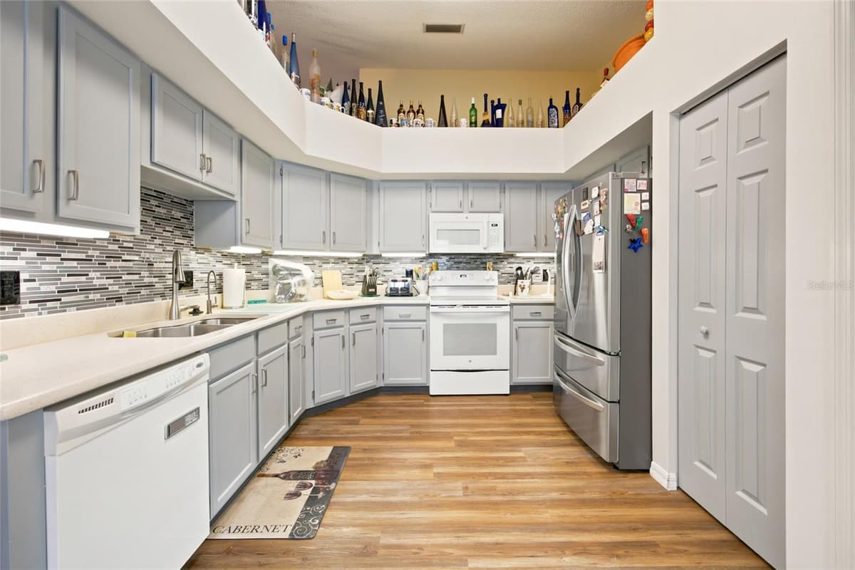 9201 91ST CIRCLE — photo 18 of 33