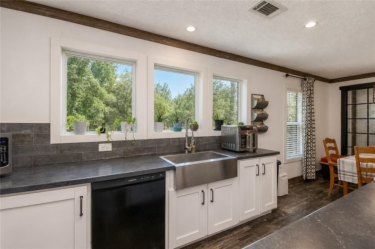 181 WINDY HILLS ROAD — photo 16 of 47
