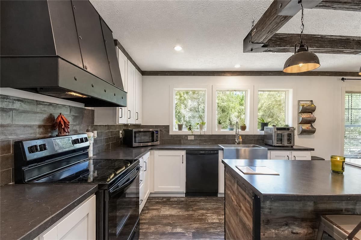 181 WINDY HILLS ROAD — photo 15 of 47