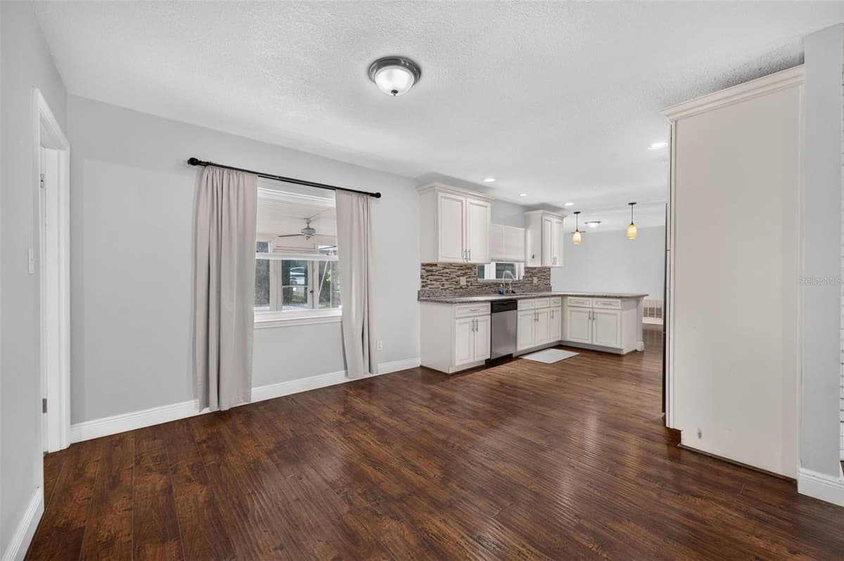 112 ROOSEVELT PLACE — photo 7 of 34
