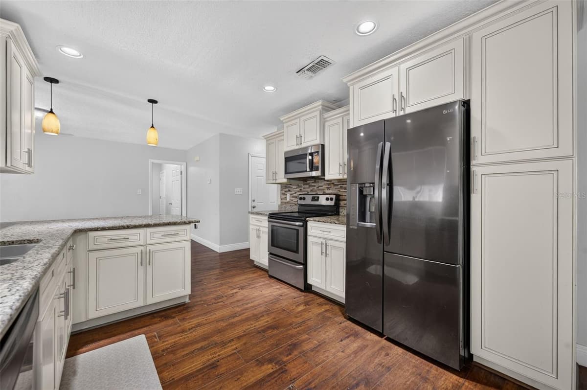 112 ROOSEVELT PLACE — photo 17 of 34