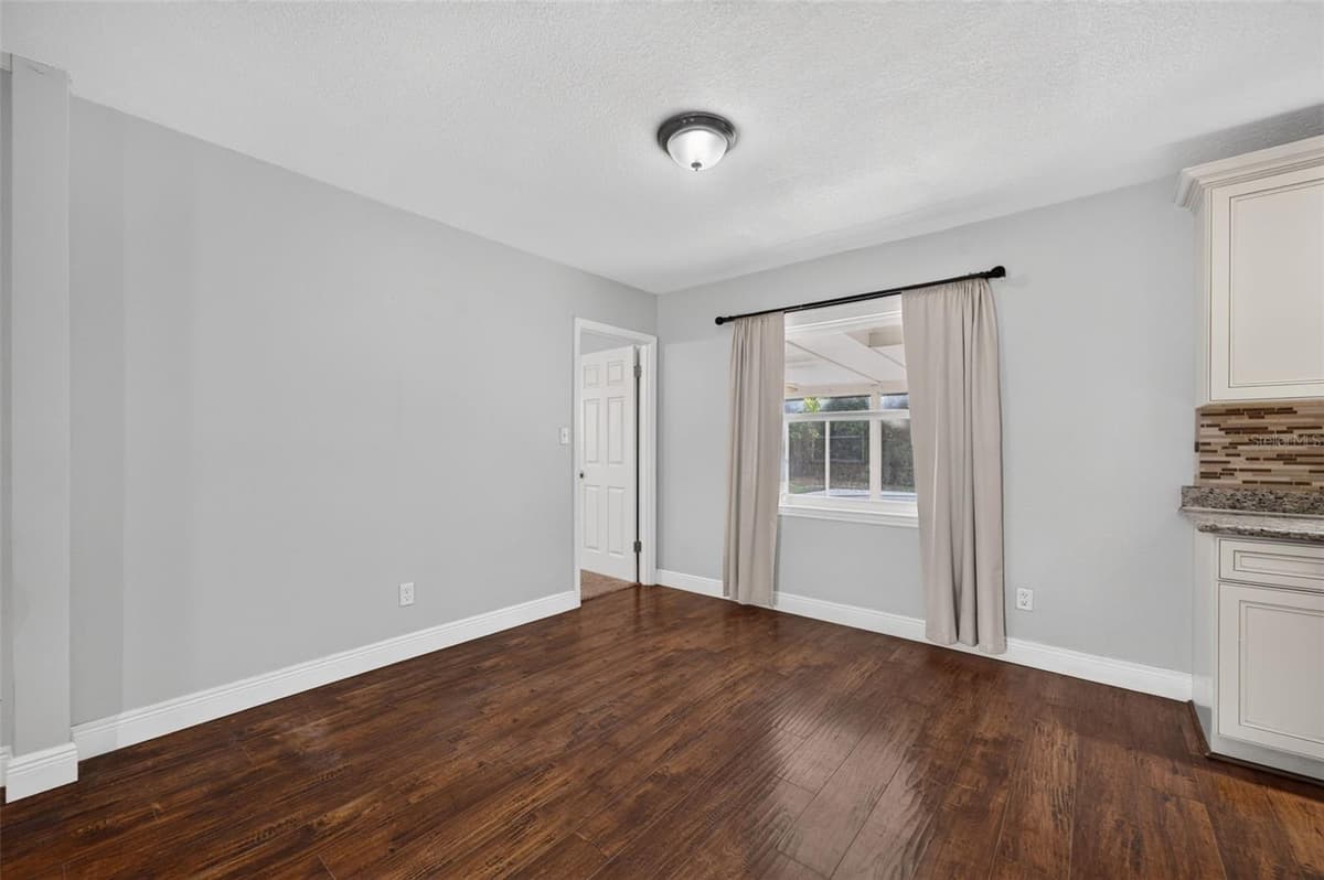 112 ROOSEVELT PLACE — photo 9 of 34