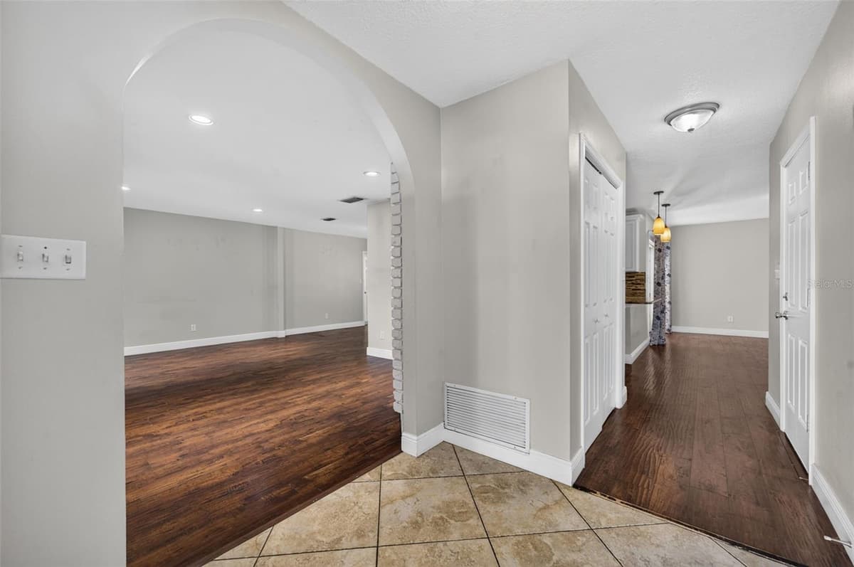 112 ROOSEVELT PLACE — photo 3 of 34