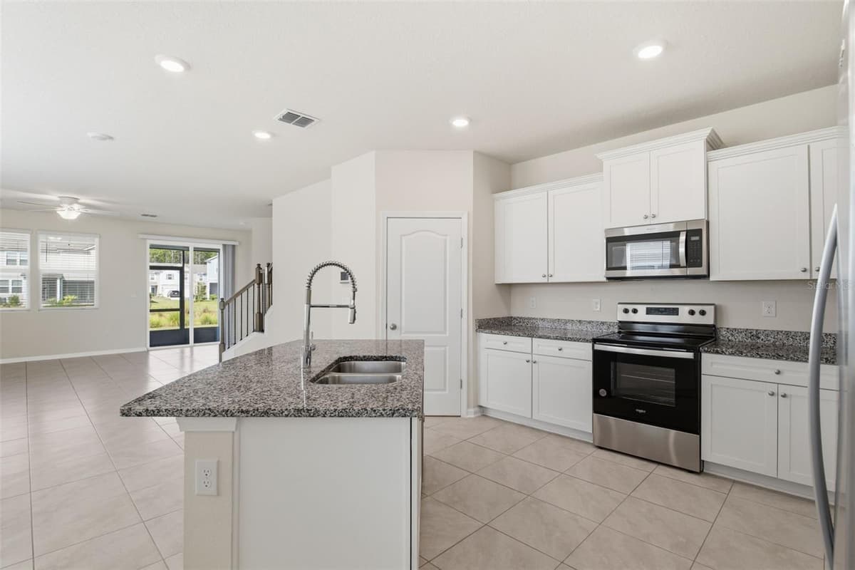 108 REDBUD ROAD — photo 10 of 55