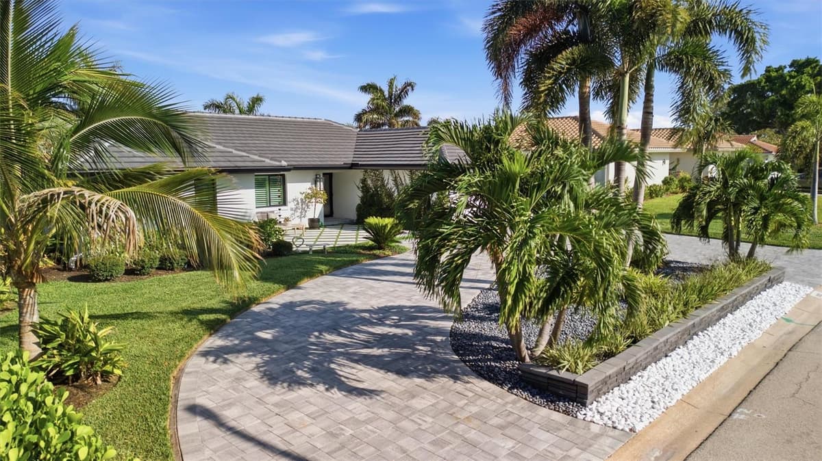 2022 HAWAII AVENUE — photo 3 of 81