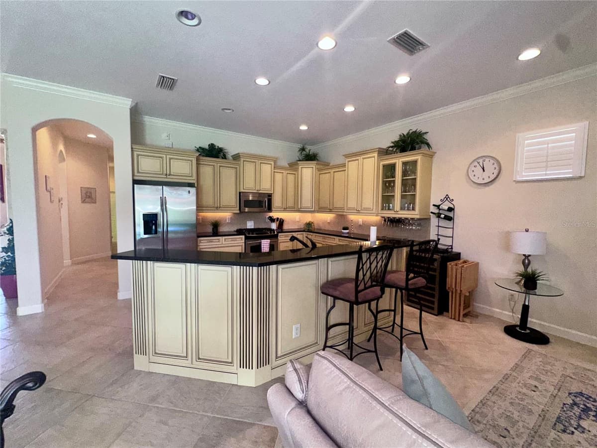 194 MONTELLUNA DRIVE — photo 14 of 91