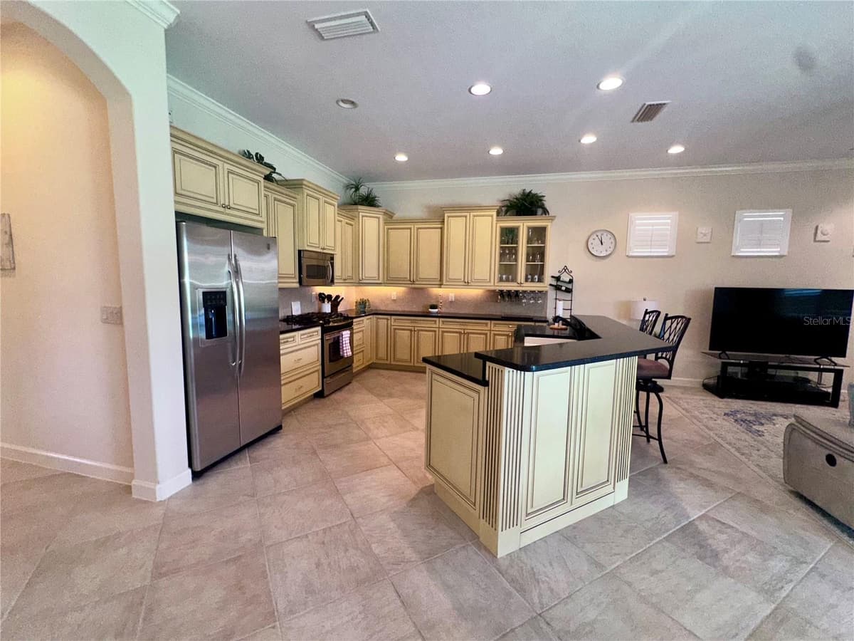 194 MONTELLUNA DRIVE — photo 15 of 91