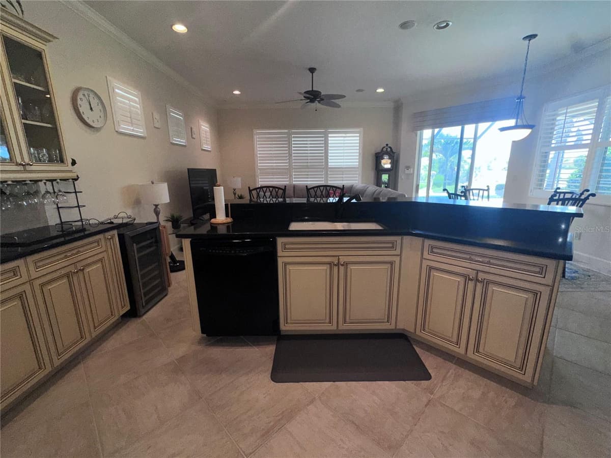 194 MONTELLUNA DRIVE — photo 18 of 91