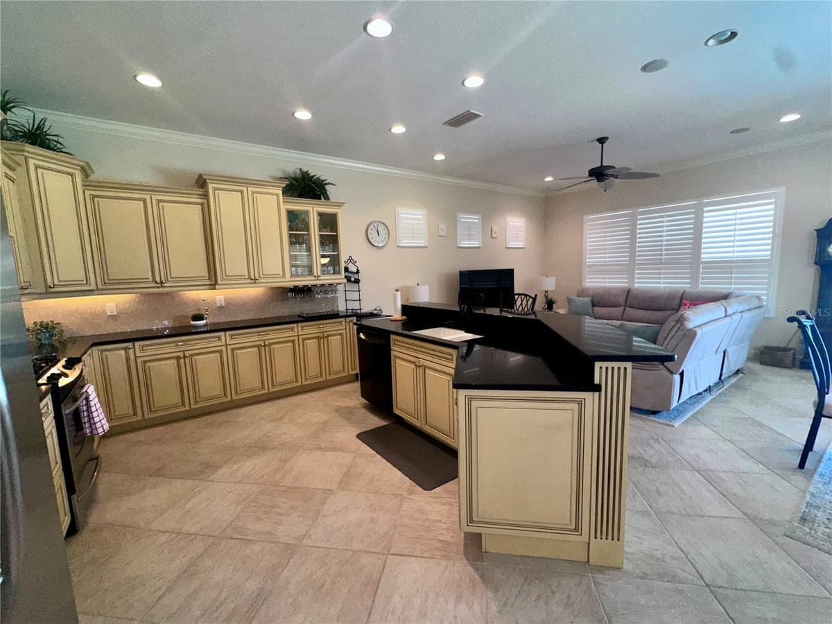 194 MONTELLUNA DRIVE — photo 17 of 91