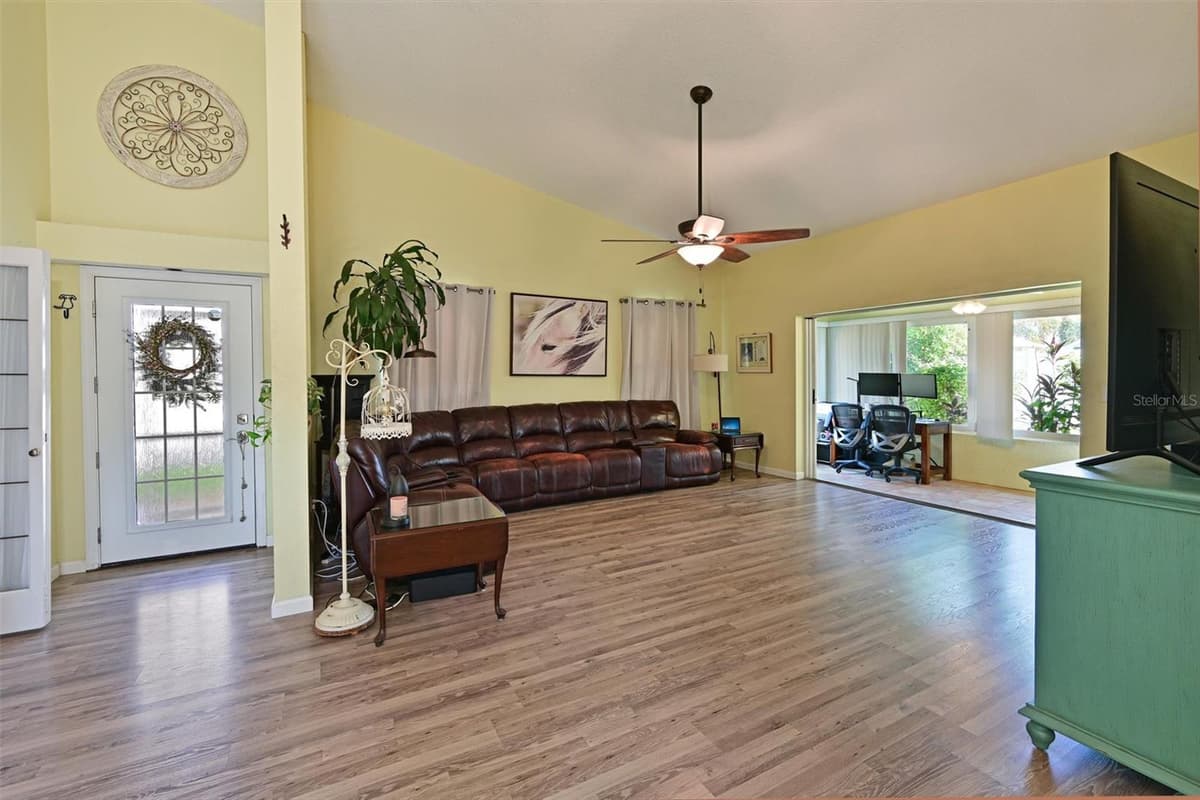 4427 MURFIELD DRIVE — photo 5 of 31