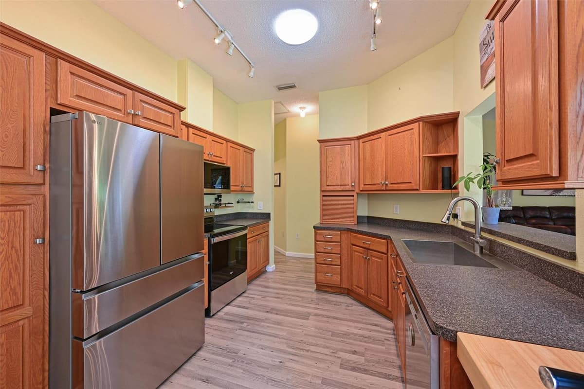4427 MURFIELD DRIVE — photo 8 of 31
