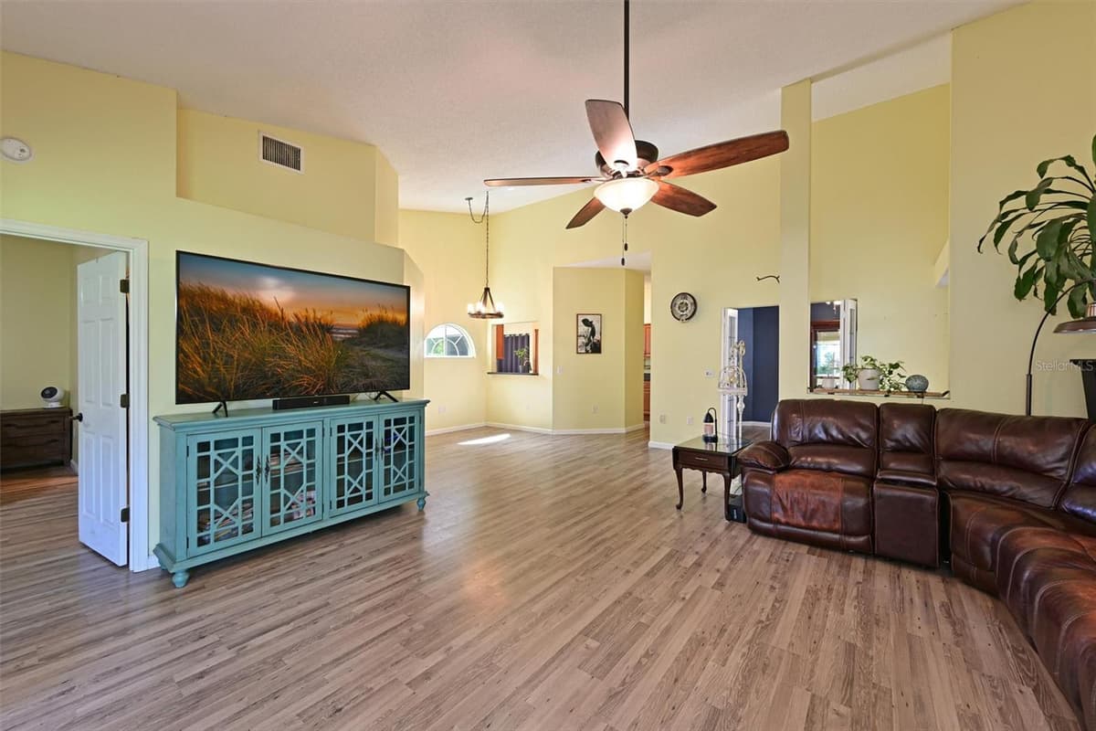 4427 MURFIELD DRIVE — photo 6 of 31