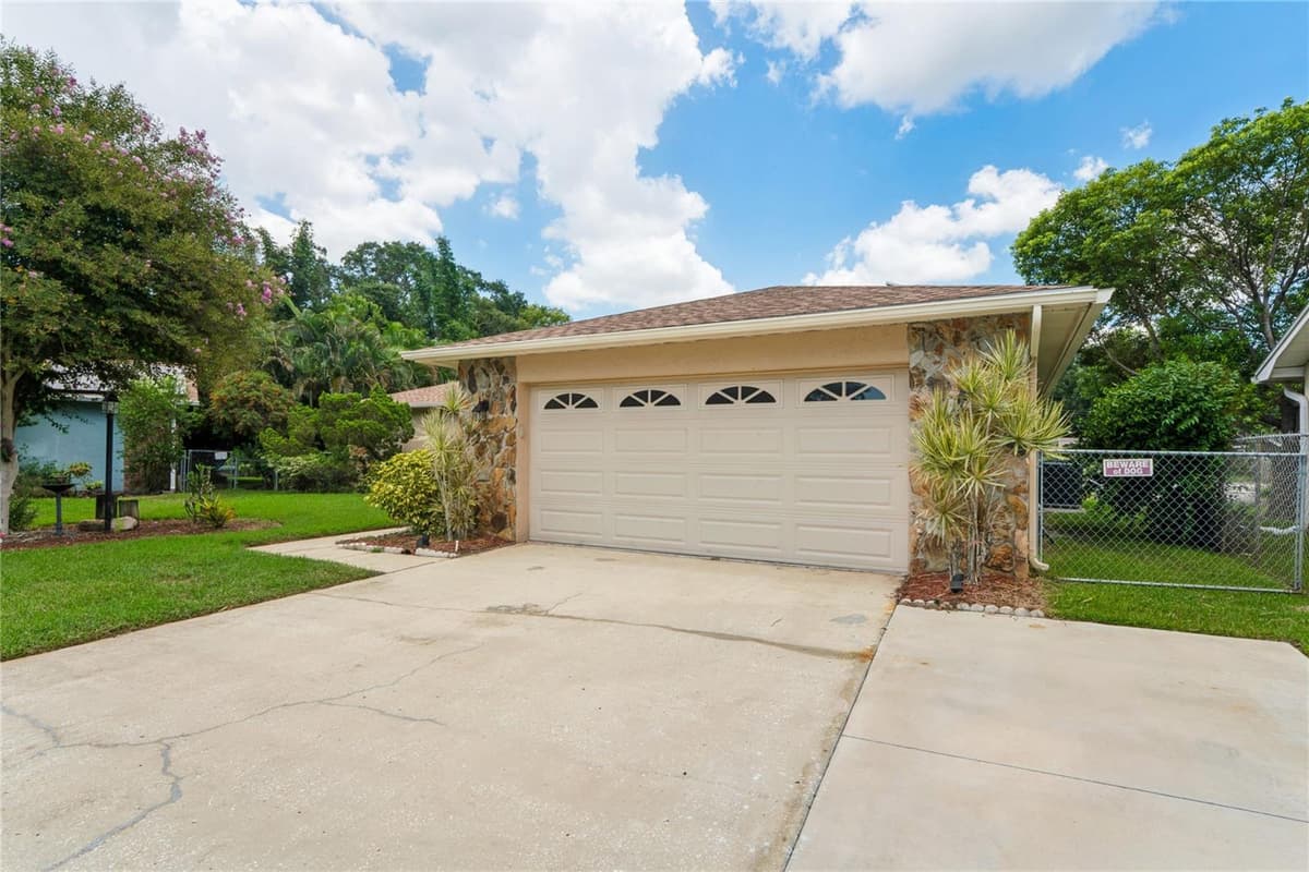10681 SEMINOLE FOREST STREET — photo 14 of 71