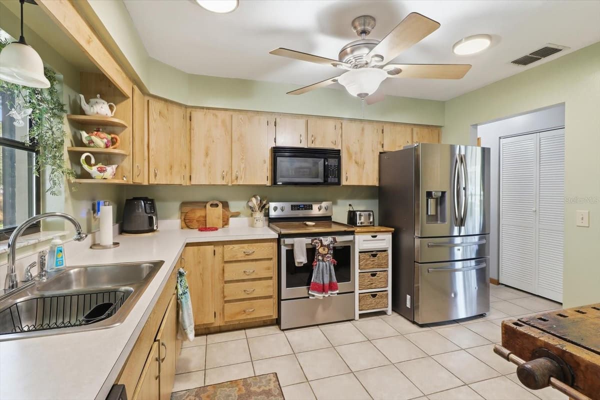 9188 COMMODORE DRIVE — photo 8 of 42