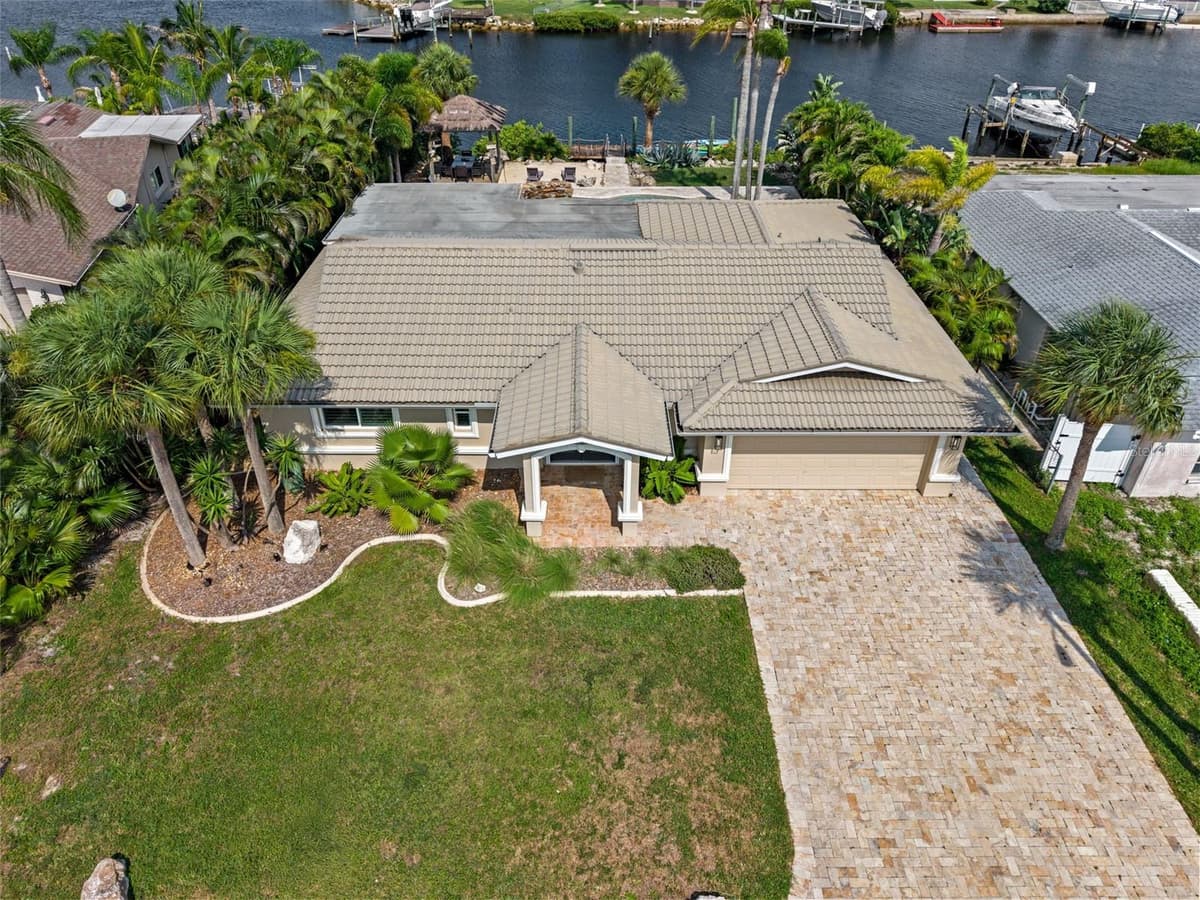 5548 LEEWARD LANE — photo 8 of 64
