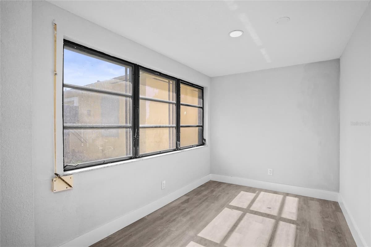 630 180TH AVENUE — photo 10 of 22