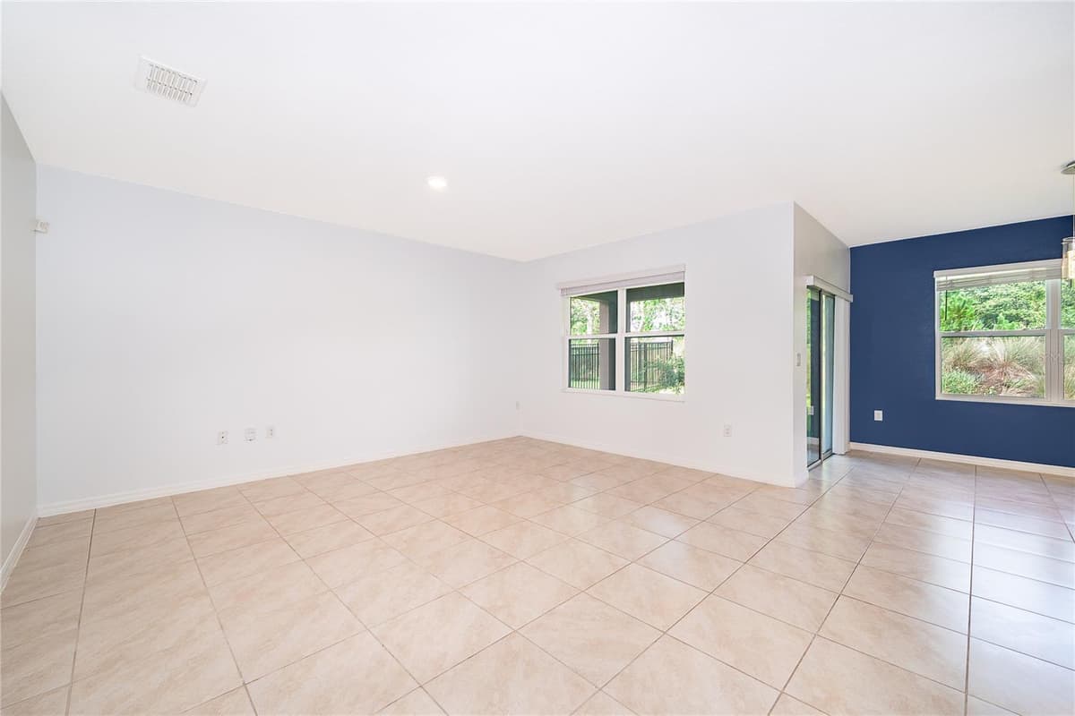 239 LAZIO CIRCLE — photo 11 of 34
