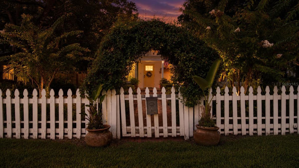 1112 PALMETTO STREET — photo 8 of 52