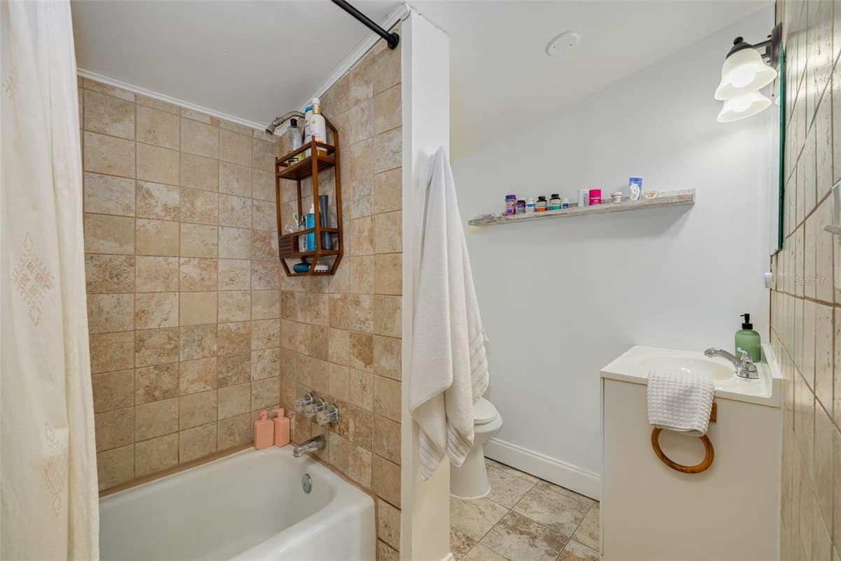 5721 CASSON AVENUE — photo 14 of 27