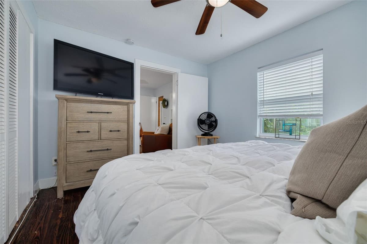 5721 CASSON AVENUE — photo 13 of 27