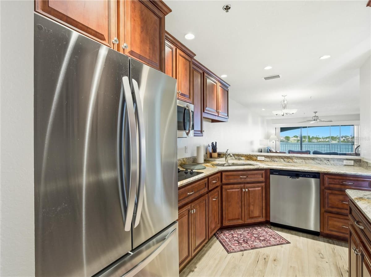 452 BOUCHELLE DRIVE — photo 17 of 68