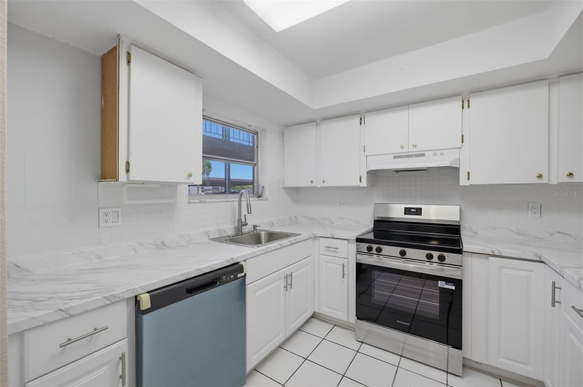 4678 MARINE PARKWAY — photo 6 of 41