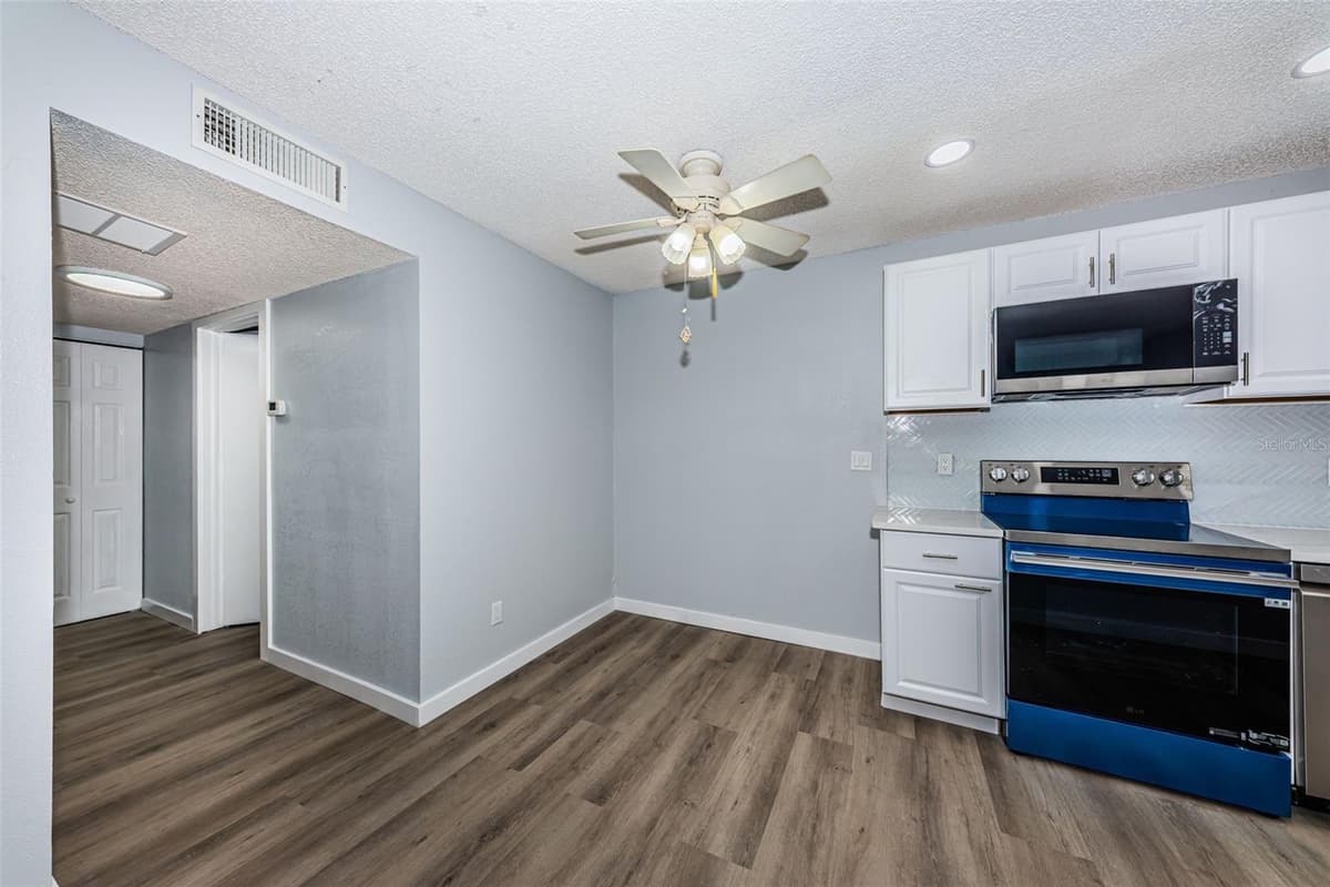 3295 FOX CHASE CIRCLE — photo 16 of 68