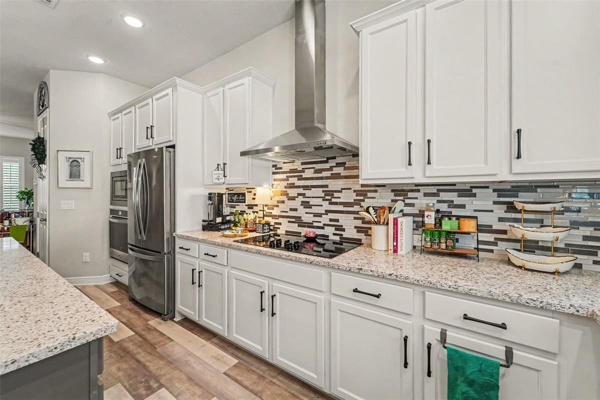 9567 CAVENDISH DRIVE — photo 11 of 32