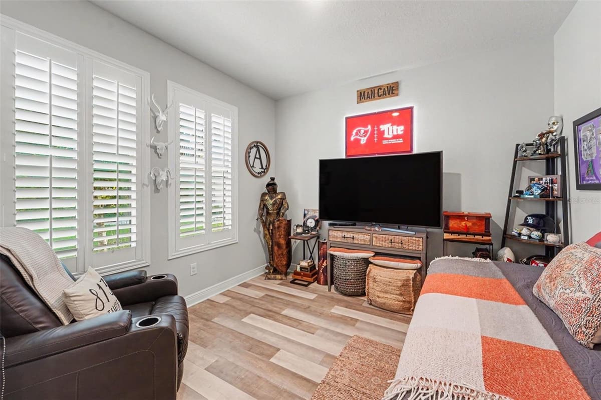 9567 CAVENDISH DRIVE — photo 13 of 32