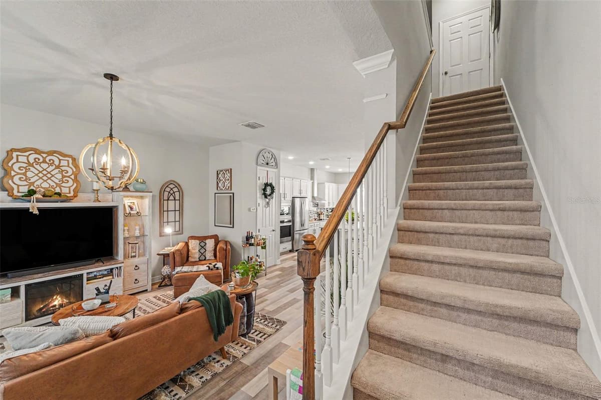 9567 CAVENDISH DRIVE — photo 7 of 32