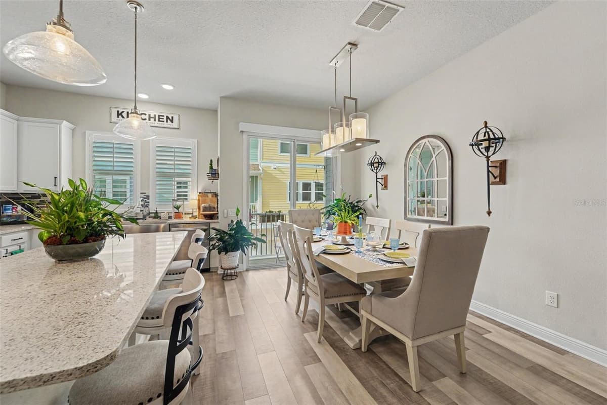 9567 CAVENDISH DRIVE — photo 8 of 32