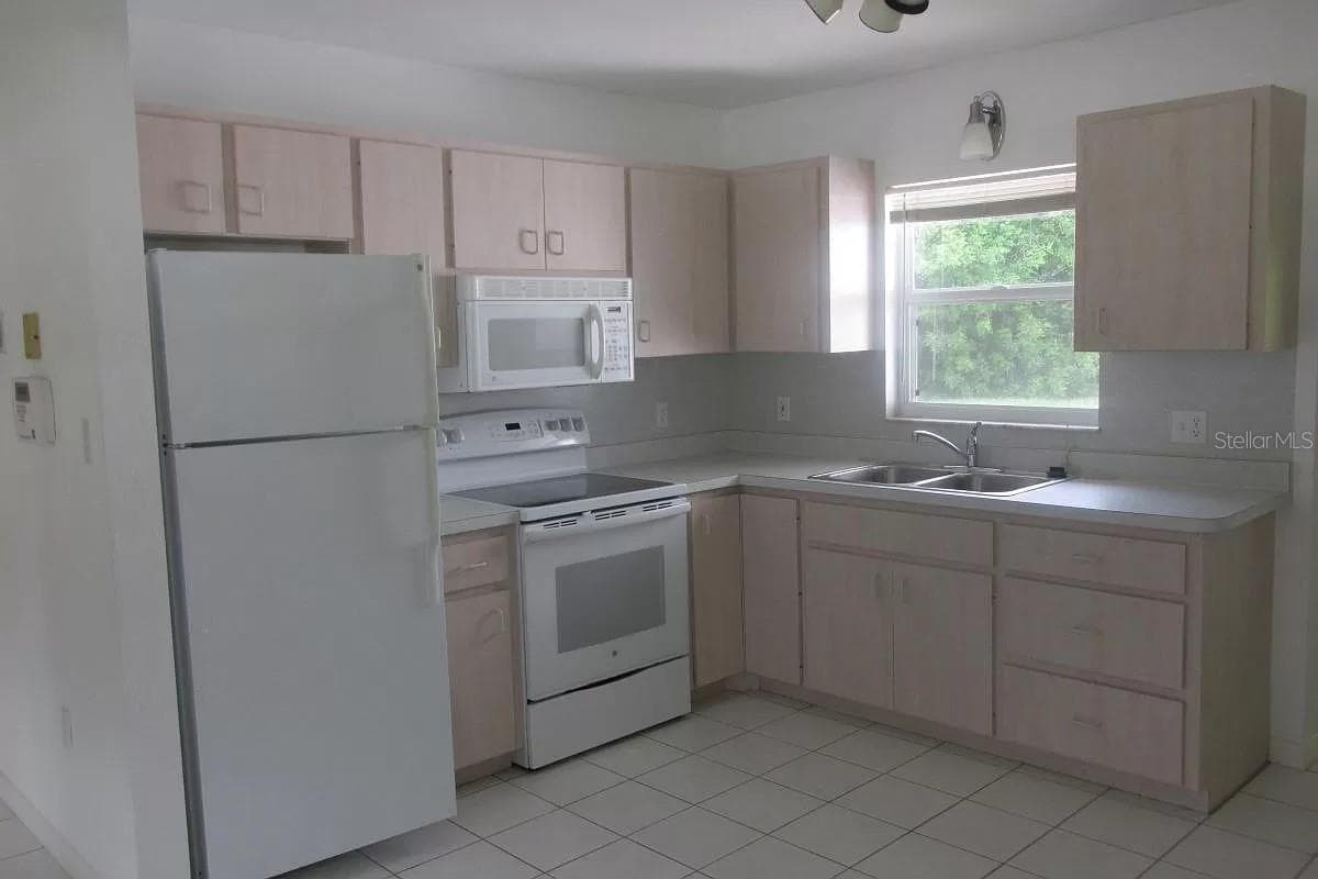 2911 BENTLEY STREET — photo 4 of 14