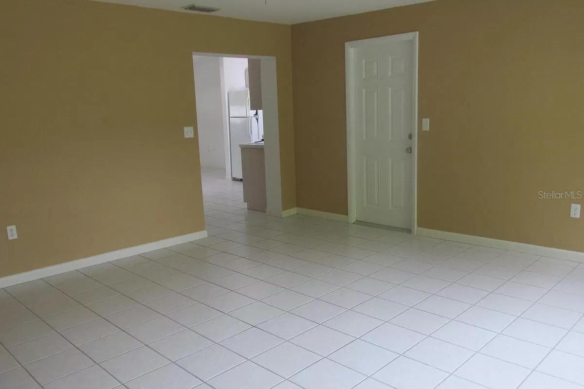 2911 BENTLEY STREET — photo 2 of 14