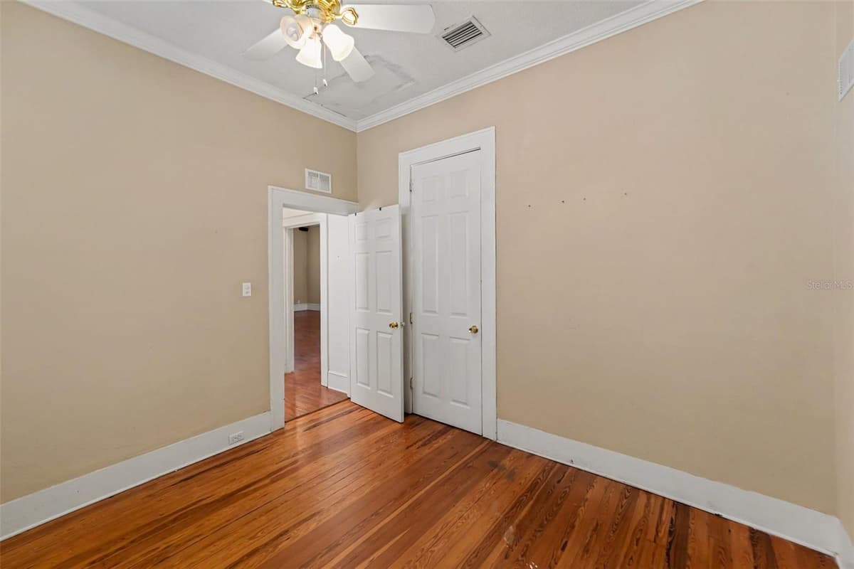 450 13TH AVENUE — photo 15 of 30